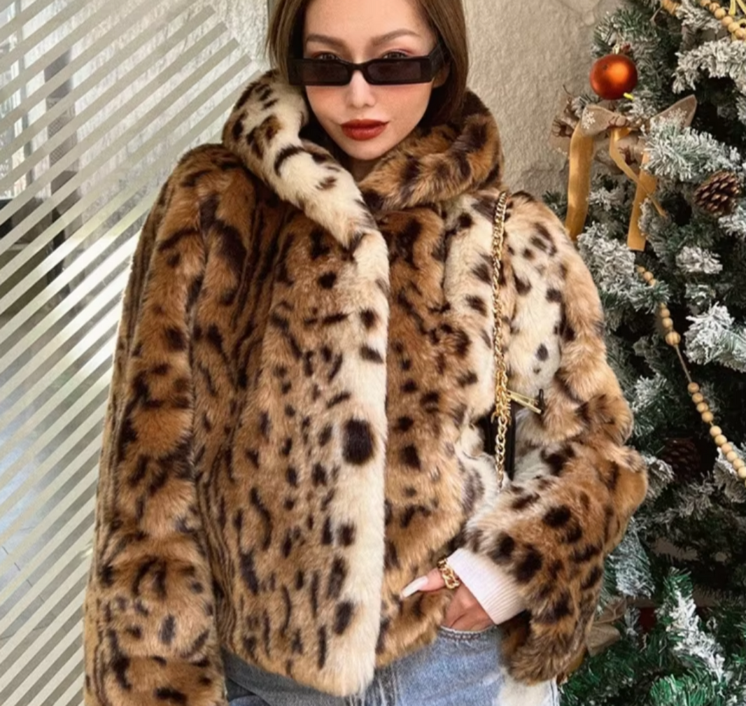 国内で当店のみ PCCVISION - Gold Print Fur-Trim Hoodie 30ffeb72-310a-44d2-95f2-