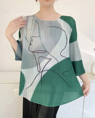 Designer Plissé Pleats Pleated Boat-Neck Top – Abstract Geometric Print