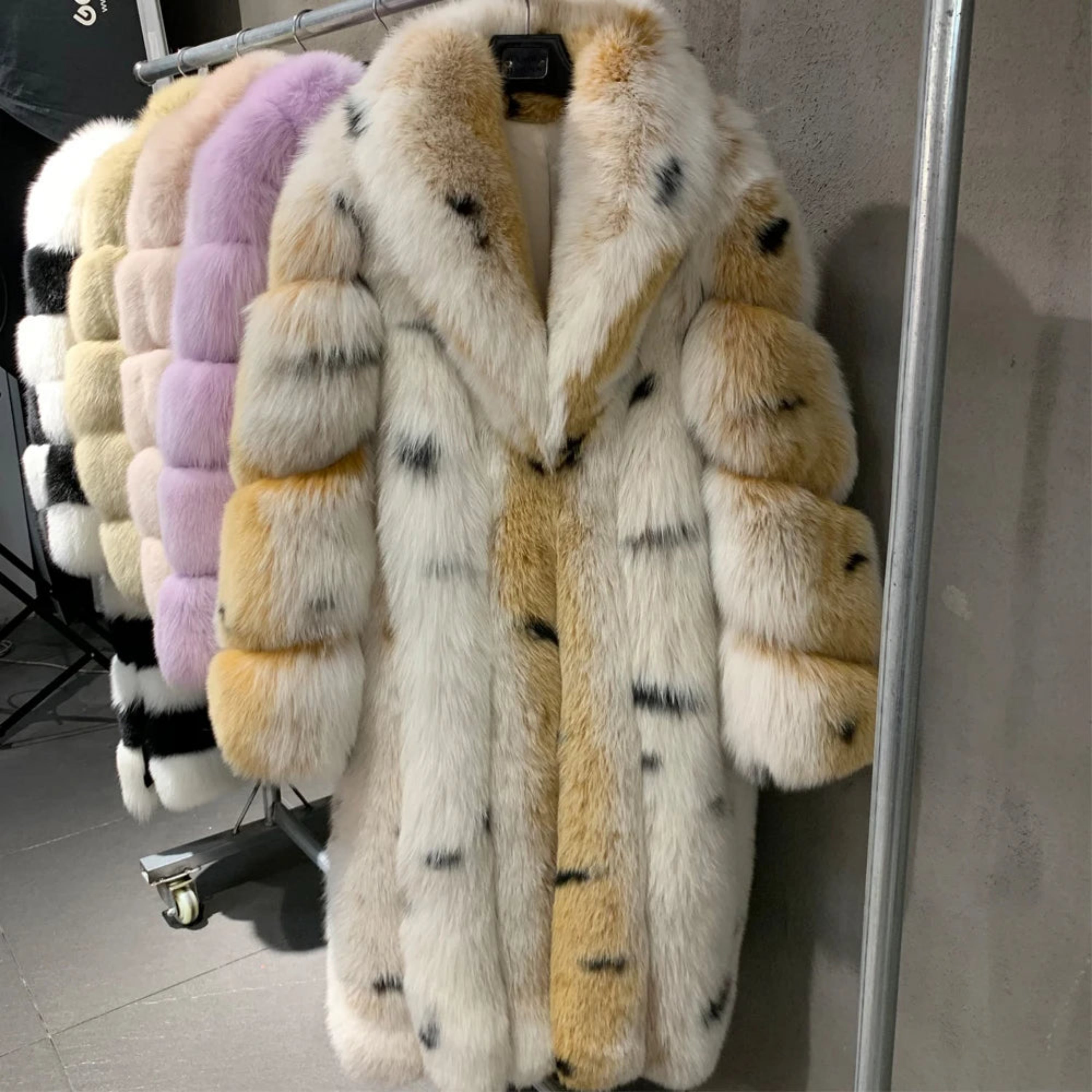 HEYFANCYSTYLE Women's Luxe Spotted Fox Fur Full Pelt Long Coat