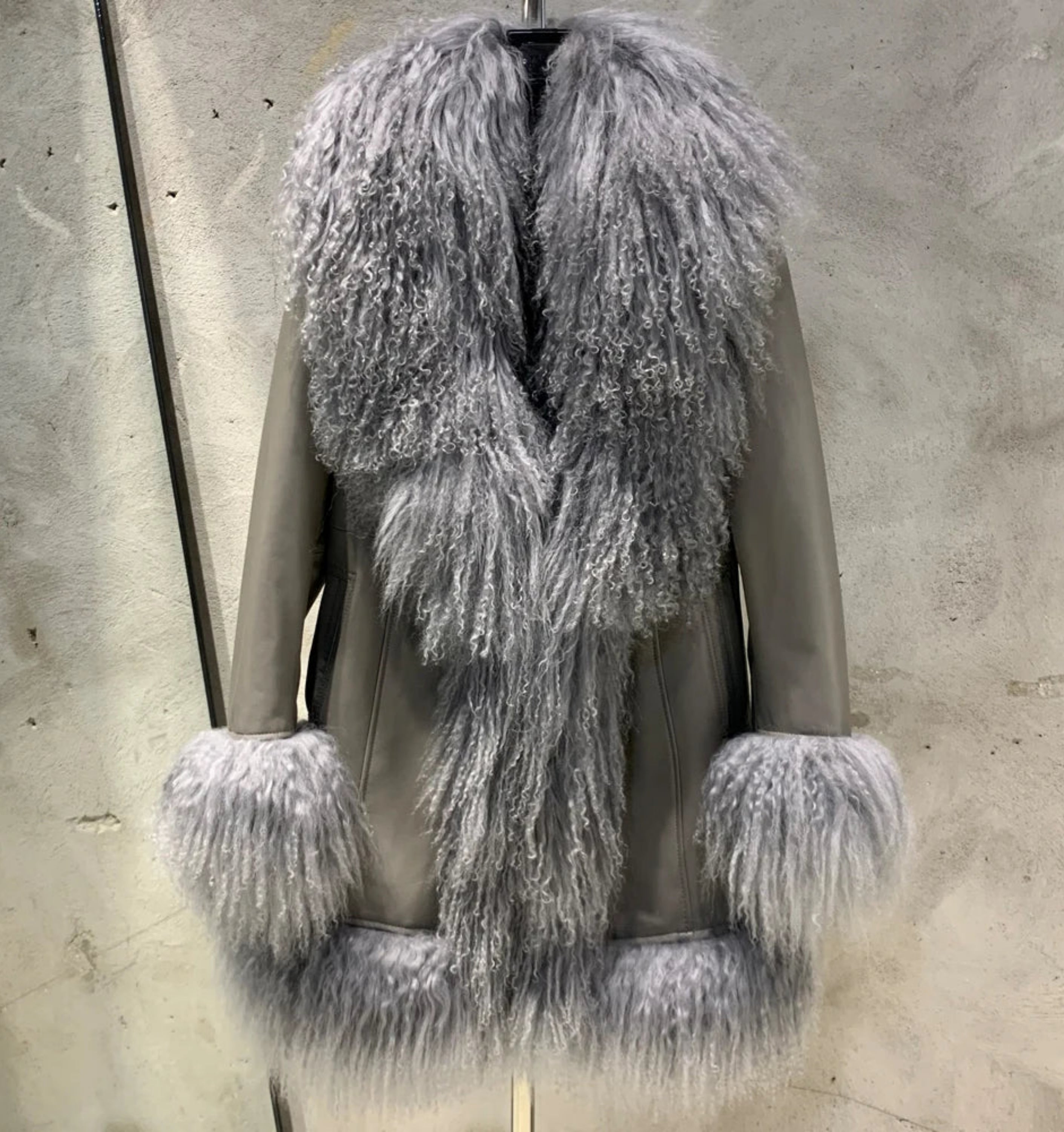 HEYFANCYSTYLE Women's Real Fur Accent Leather Coat Distinctive Luxury