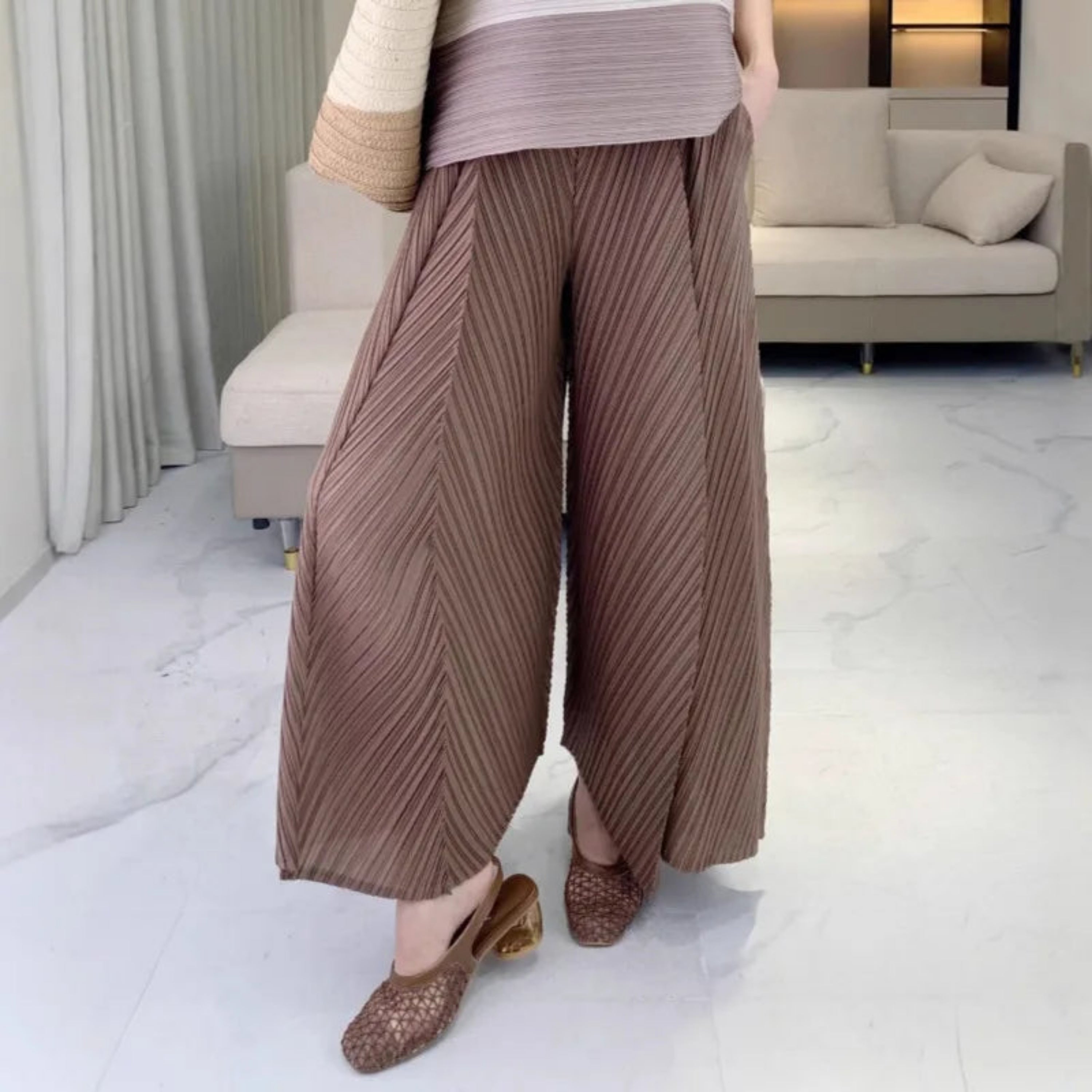 Haute Couture Plissé Pants: Elegant Elastic Waist Design