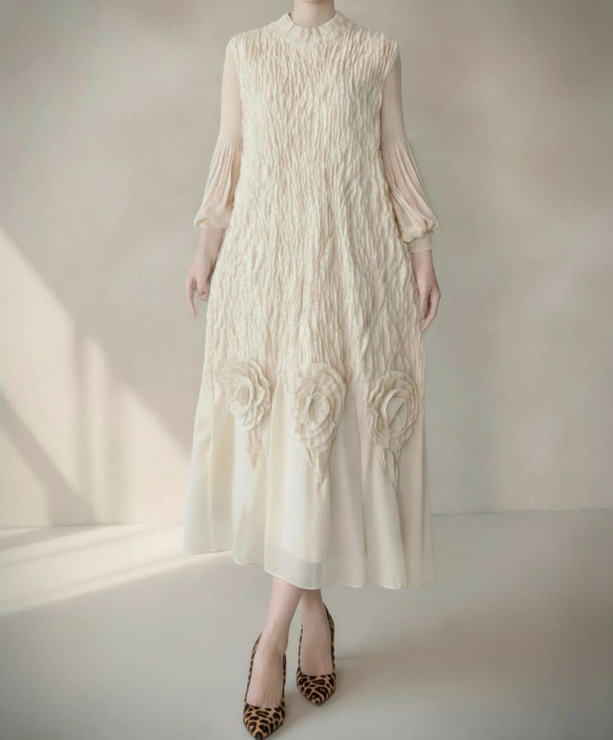 Luxury Plissé Pleats Pleated Midi Dress – Floral Appliqué & Balloon Sleeves