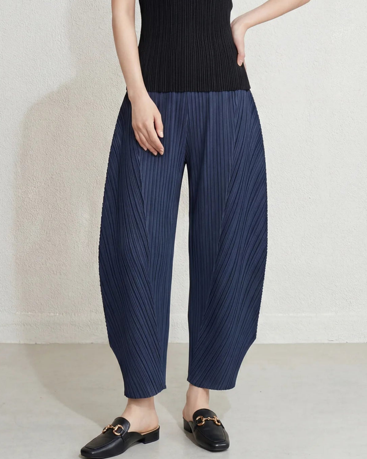 Pleated Plissé Wide Leg Balloon Pants - Women's Cropped Designer Trousers