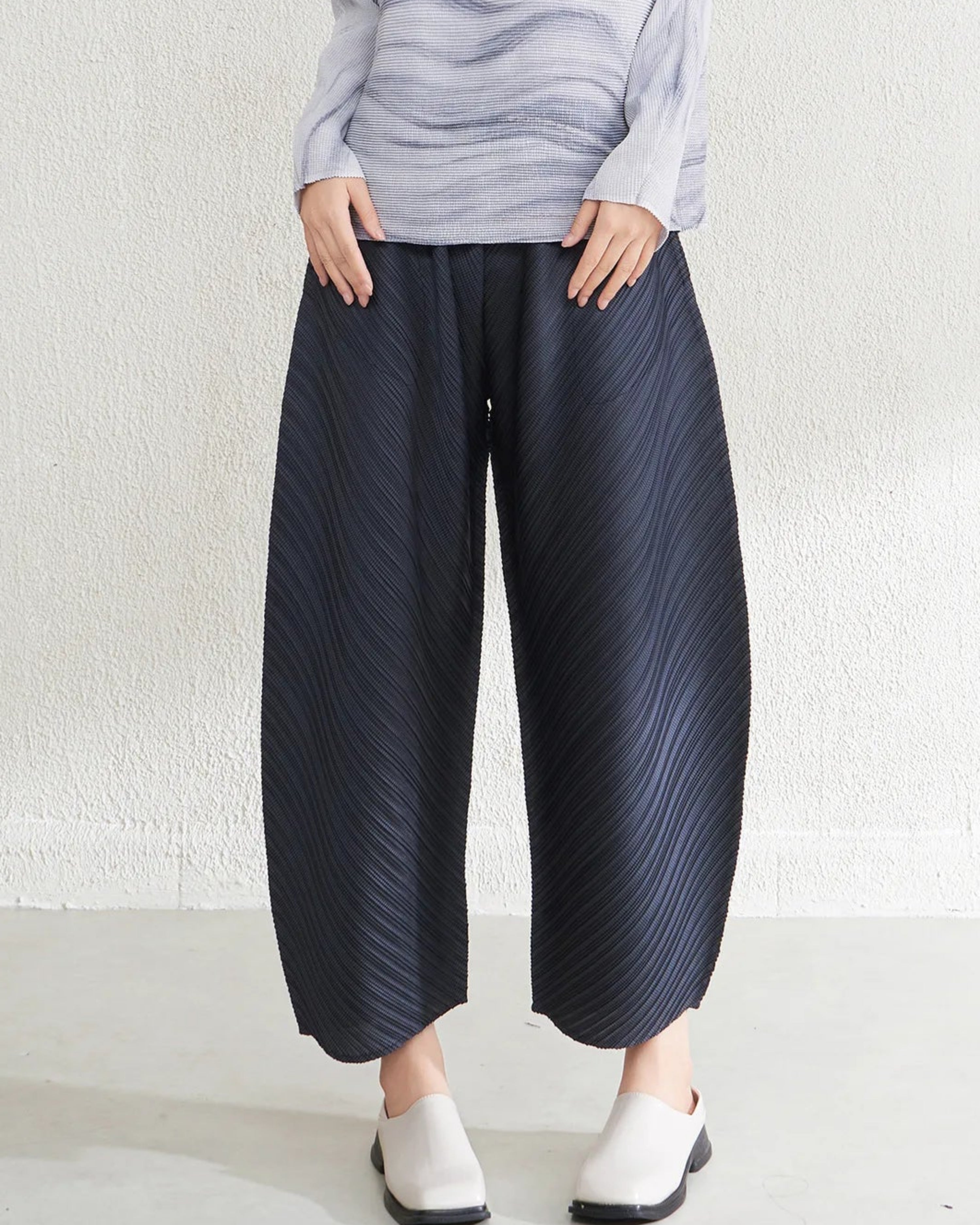 Plissé Pleats Pleated Wide-Leg Cropped Trousers – Luxury Japanese