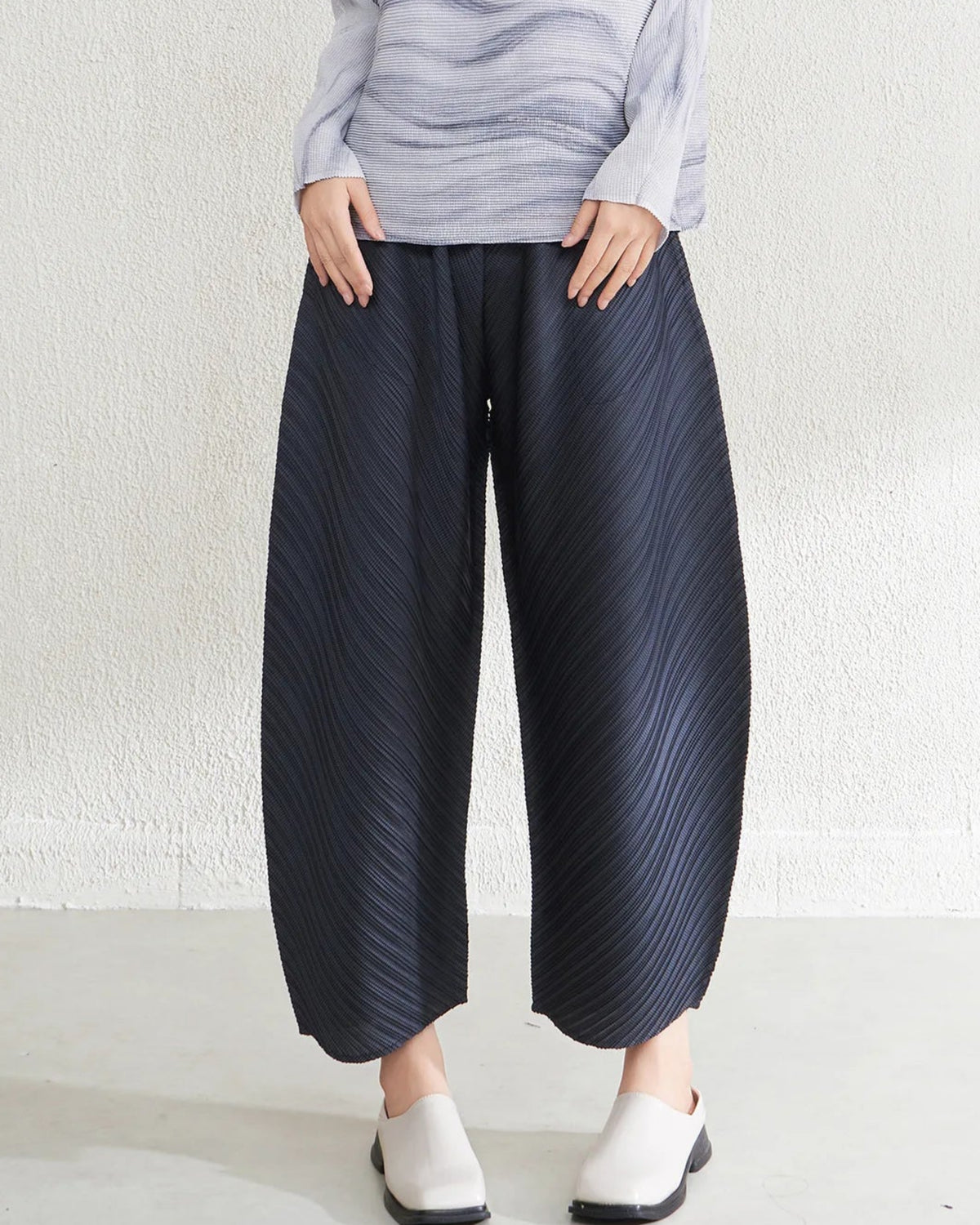 Plissé Pleats Pleated Wide-Leg Cropped Trousers – Luxury Japanese