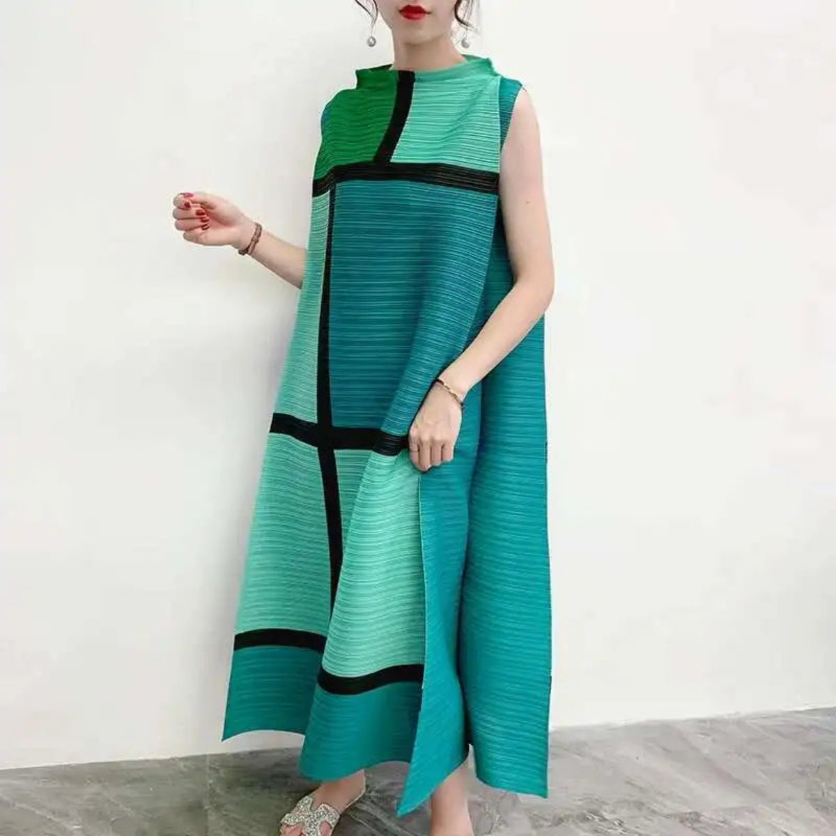 Premium Pleated Sleeveless Dress - Chic & Elegant Style, Limited Edition