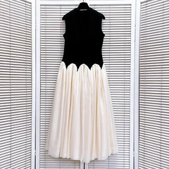 Elegant Scallop Sleeveless Dress