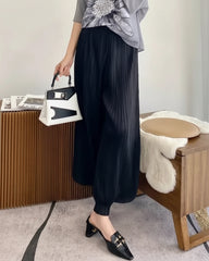 Elegant Plissé Lantern Pants