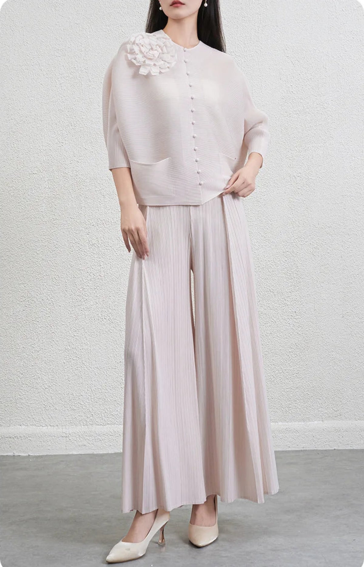 Elegant Plissé Trousers Set