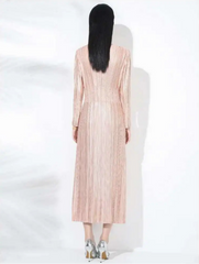 Elegant Plissé Dress with Sleeves