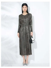 Elegant Plissé Dress with Sleeves