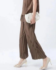 Elegant Pleated Wide-Leg Pants