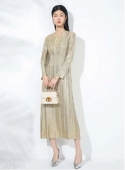 Elegant Plissé Dress with Sleeves