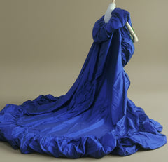 Elegant Floor-Length Train Cape