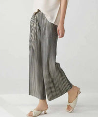 Luxurious Plissé Wide-Leg Trouser