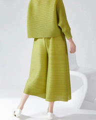 Elegant Pleated Crop Pants