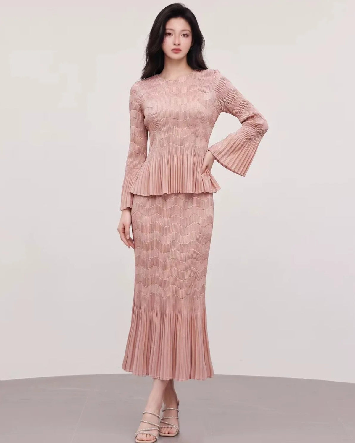Elegant Plissé Peplum Skirt Set