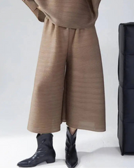 Elegant Pleated Crop Pants