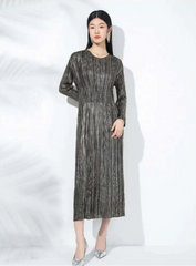 Elegant Plissé Dress with Sleeves
