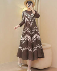 Elegant Plissé Polka Dot Dress