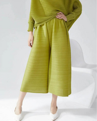 Elegant Pleated Crop Pants