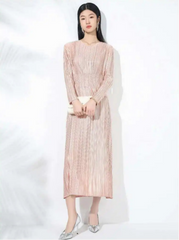 Elegant Plissé Dress with Sleeves