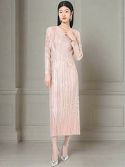 Elegant Plissé Dress with Sleeves