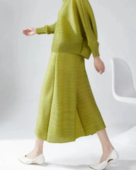 Elegant Pleated Crop Pants