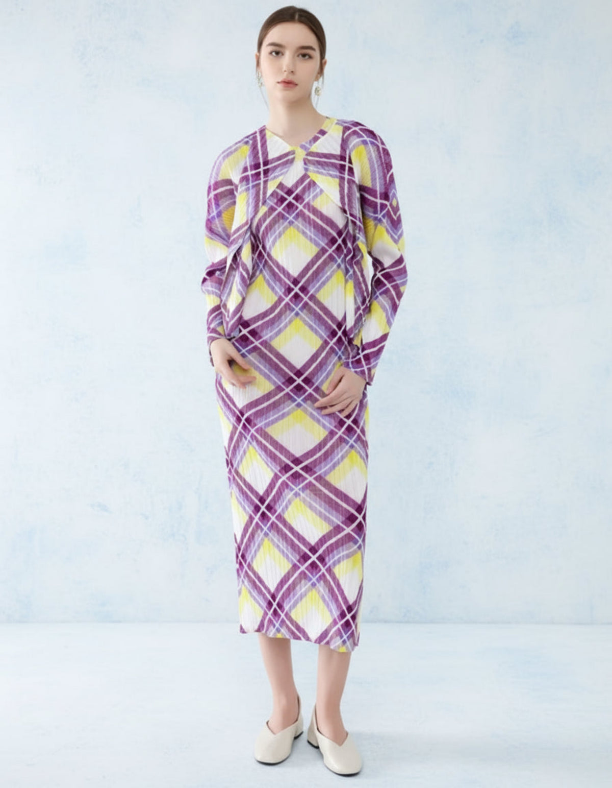 Elegant Plissé Dress & Cardigan