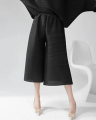 Elegant Pleated Crop Pants