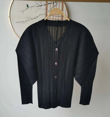 Casual Elegance Plissé Cardigan